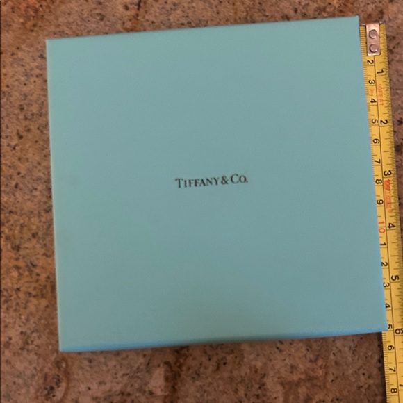 Tiffany & Co. Iconic Blue Gift Box - Picture 3 of 6